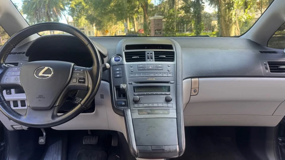 2010 Lexus HS - Image 12 of 14