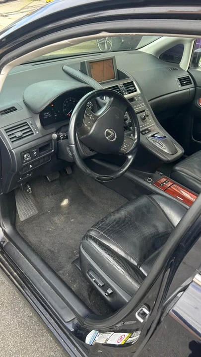 2010 Lexus HS - Image 4 of 7