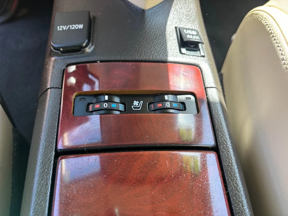 2010 Lexus HS - Image 8 of 10