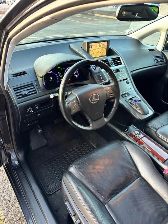 2010 Lexus HS - Image 10 of 16
