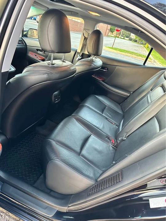 2010 Lexus HS - Image 12 of 16