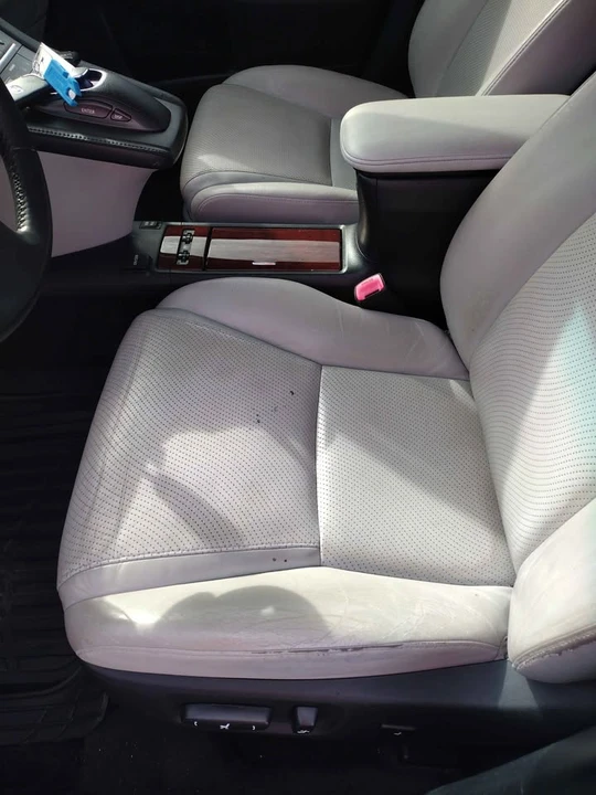 2010 Lexus HS - Image 11 of 20
