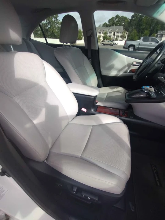 2010 Lexus HS - Image 13 of 20
