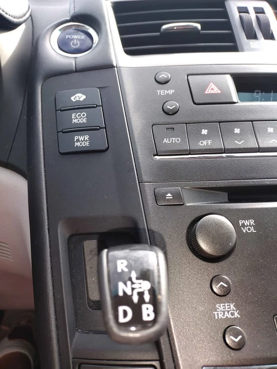 2010 Lexus HS - Image 17 of 20