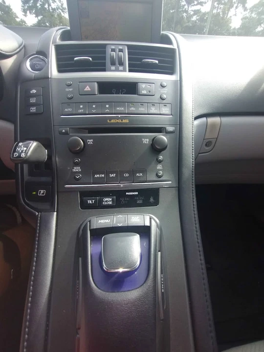 2010 Lexus HS - Image 16 of 20