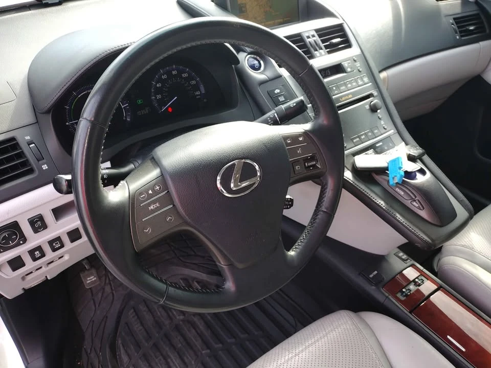 2010 Lexus HS - Image 10 of 20