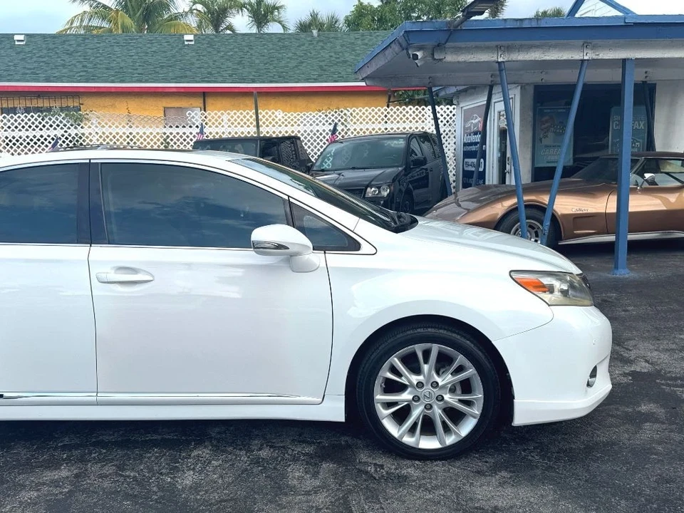 2010 Lexus HS - Image 17 of 21