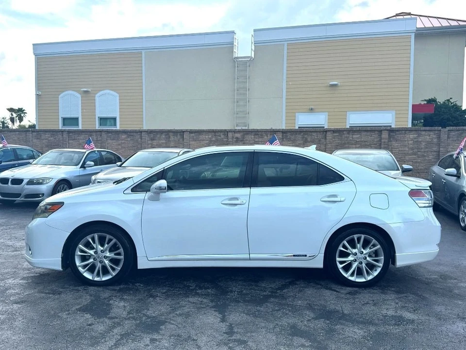 2010 Lexus HS - Image 13 of 21