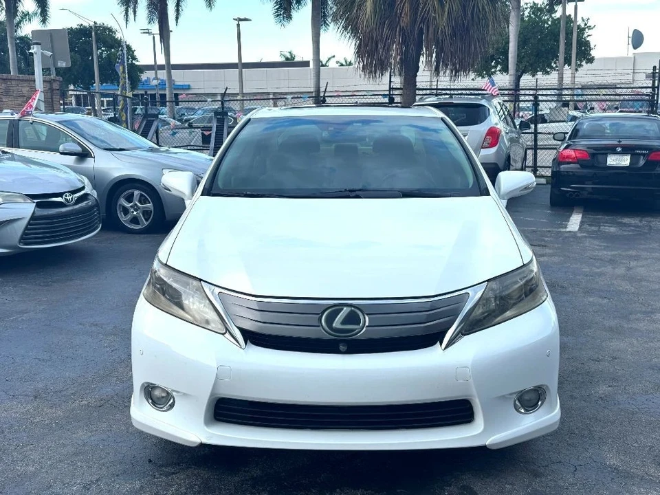 2010 Lexus HS - Image 12 of 21