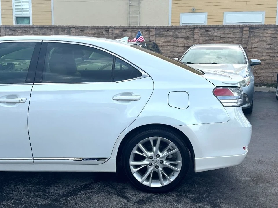 2010 Lexus HS - Image 15 of 21