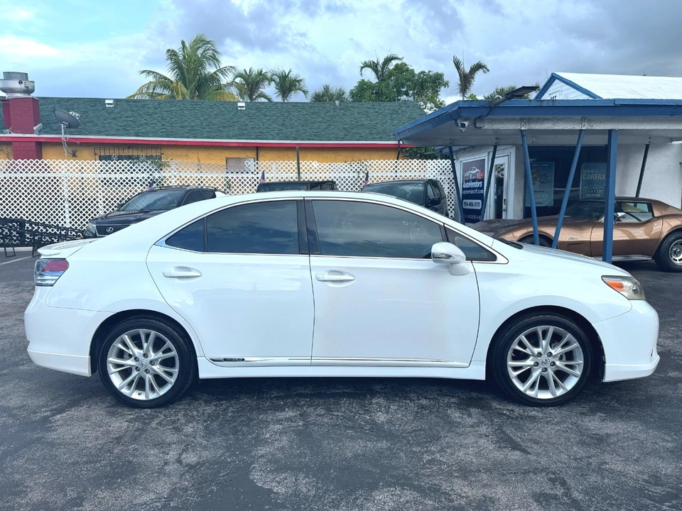 2010 Lexus HS - Image 16 of 21