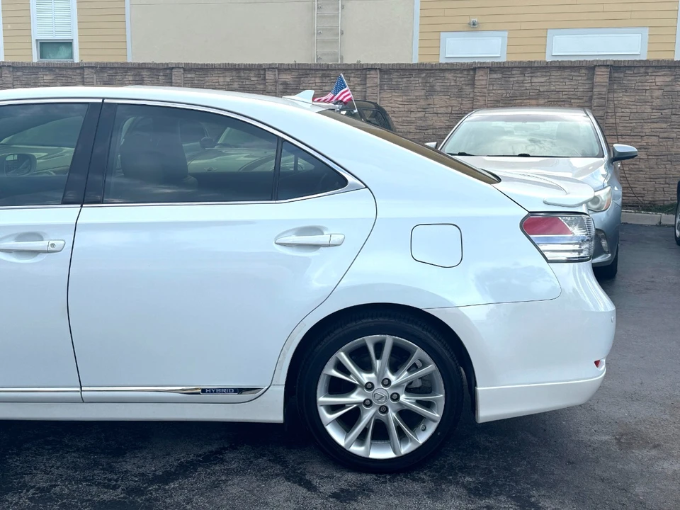2010 Lexus HS - Image 15 of 21