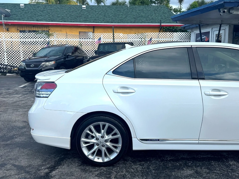 2010 Lexus HS - Image 18 of 21