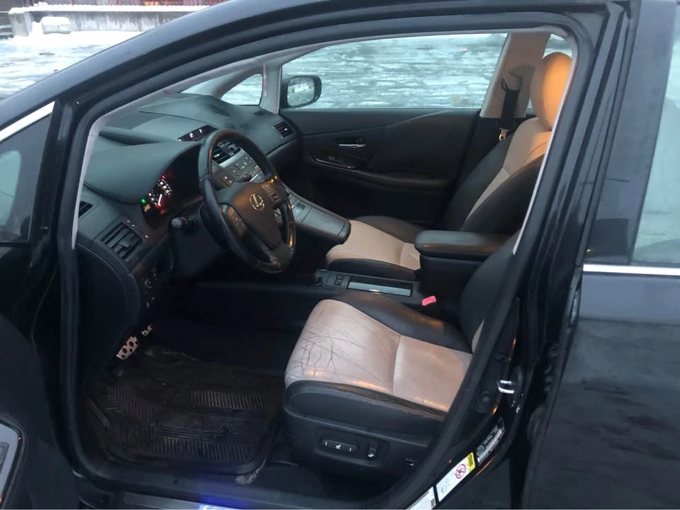 2010 Lexus HS - Image 5 of 8