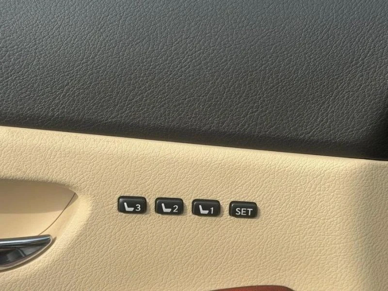 2010 Lexus HS - Image 11 of 12