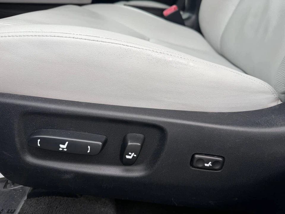 2010 Lexus HS - Image 19 of 21