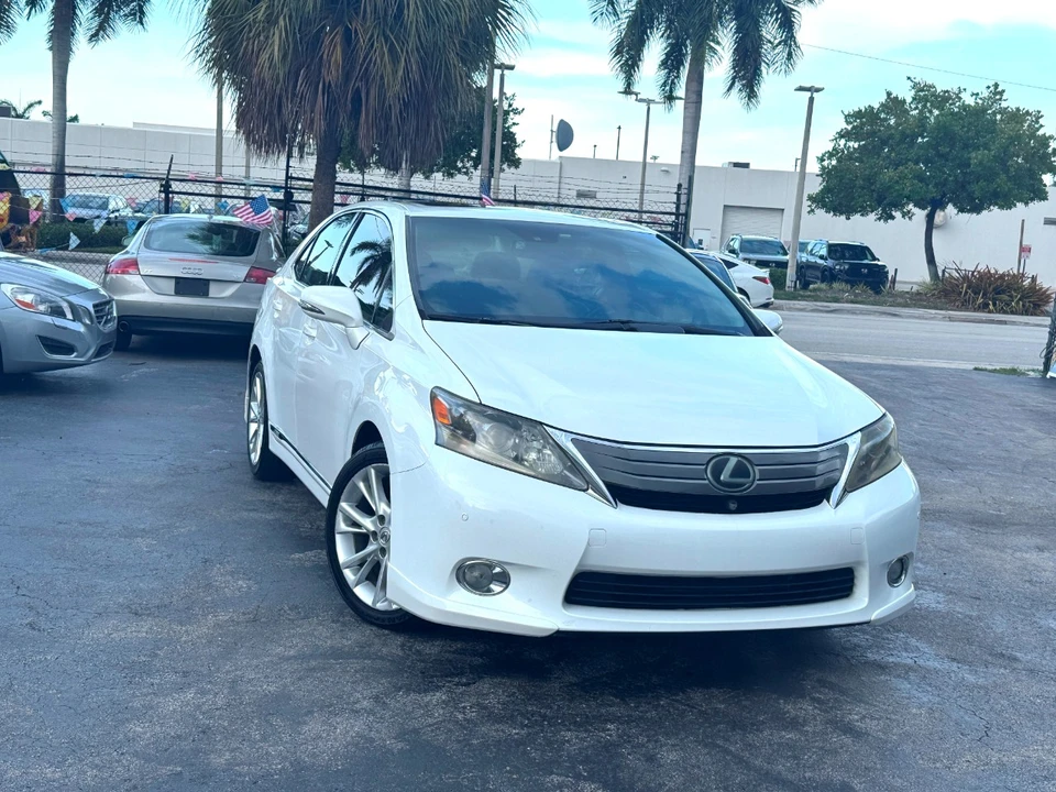 2010 Lexus HS - Image 4 of 12
