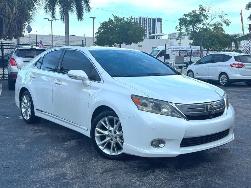 2010 Lexus HS - Image 2 of 12