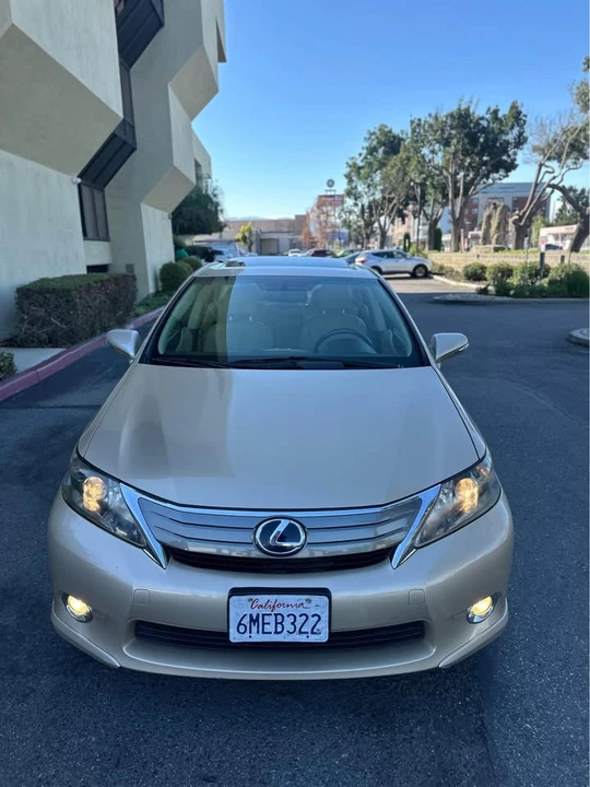 2010 Lexus HS - Image 2 of 10