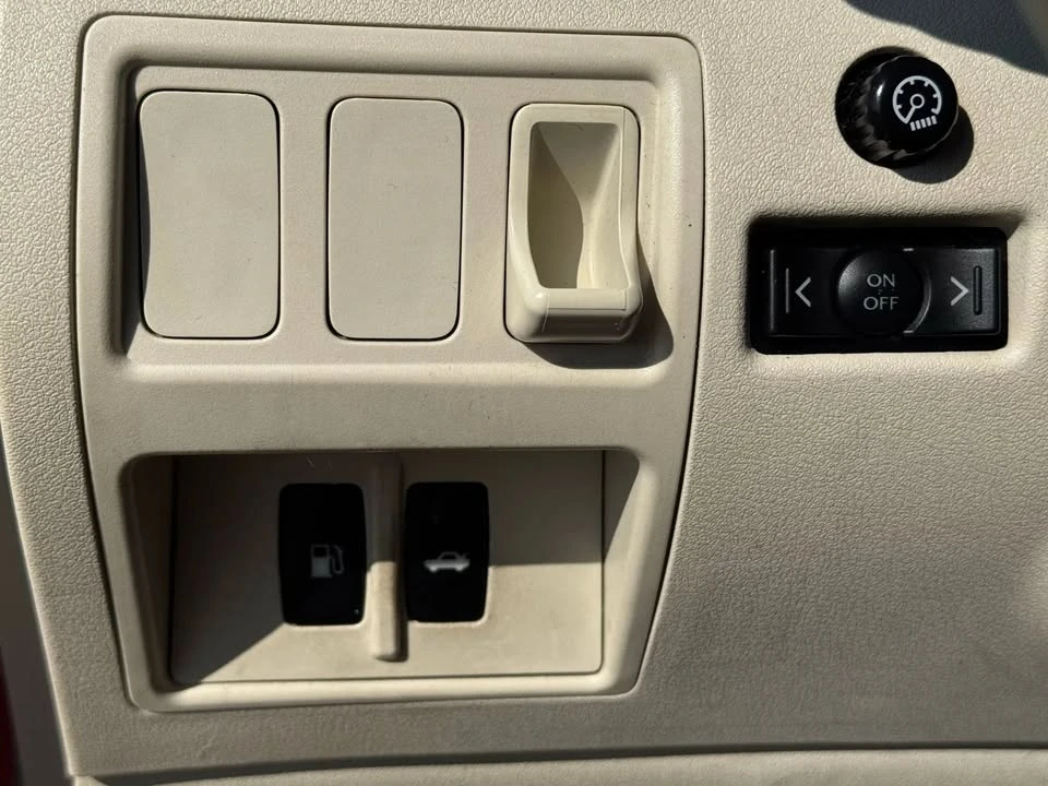 2010 Lexus IS 2nd Gen - Image 18 of 20