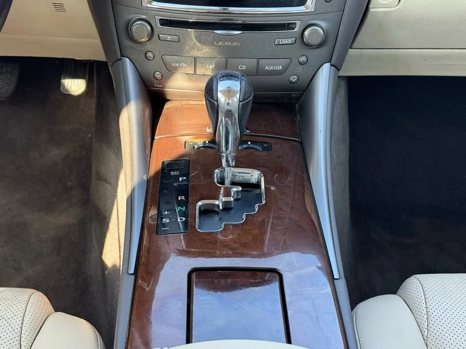 2010 Lexus IS 2nd Gen - Image 17 of 20