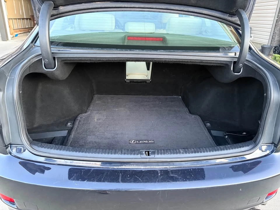 2010 Lexus IS 2nd Gen - Image 11 of 13