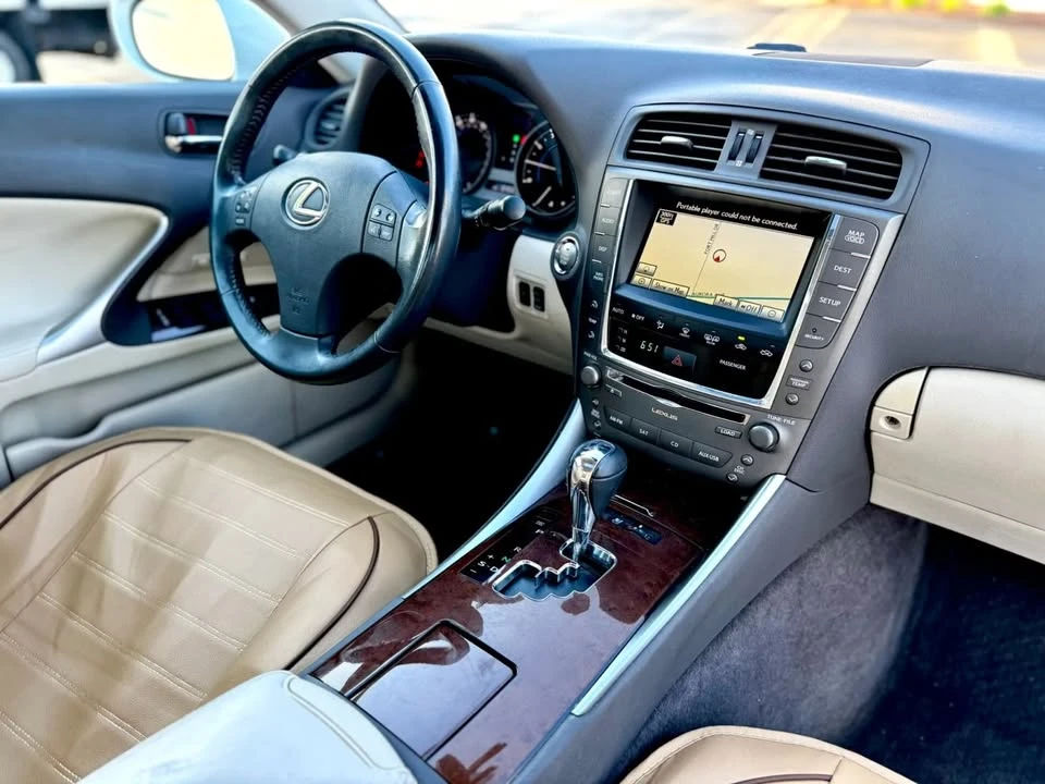 2010 Lexus IS 2nd Gen - Image 18 of 20