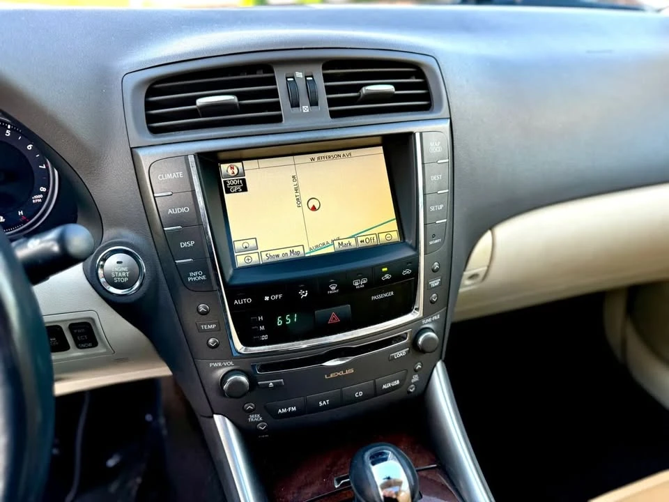 2010 Lexus IS 2nd Gen - Image 17 of 20