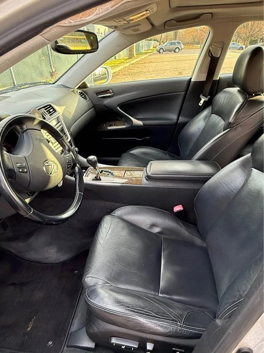 2010 Lexus IS 2nd Gen - Image 4 of 7