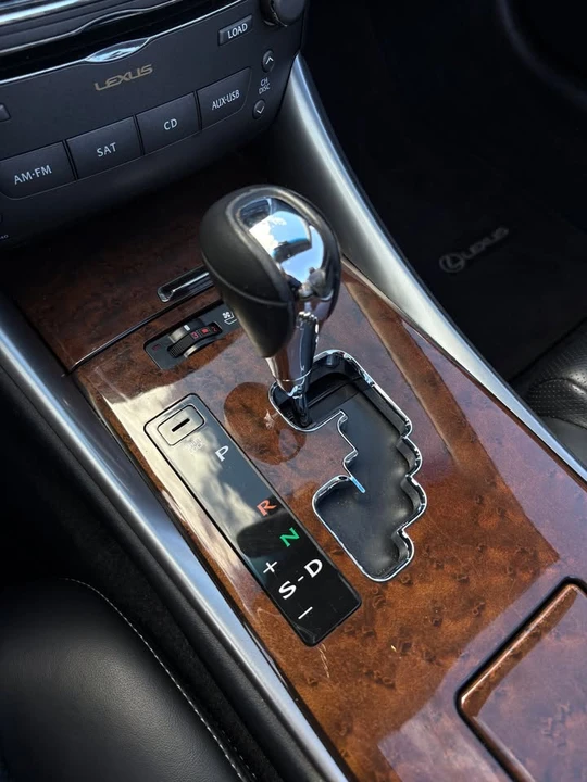 2010 Lexus IS 2nd Gen - Image 15 of 18