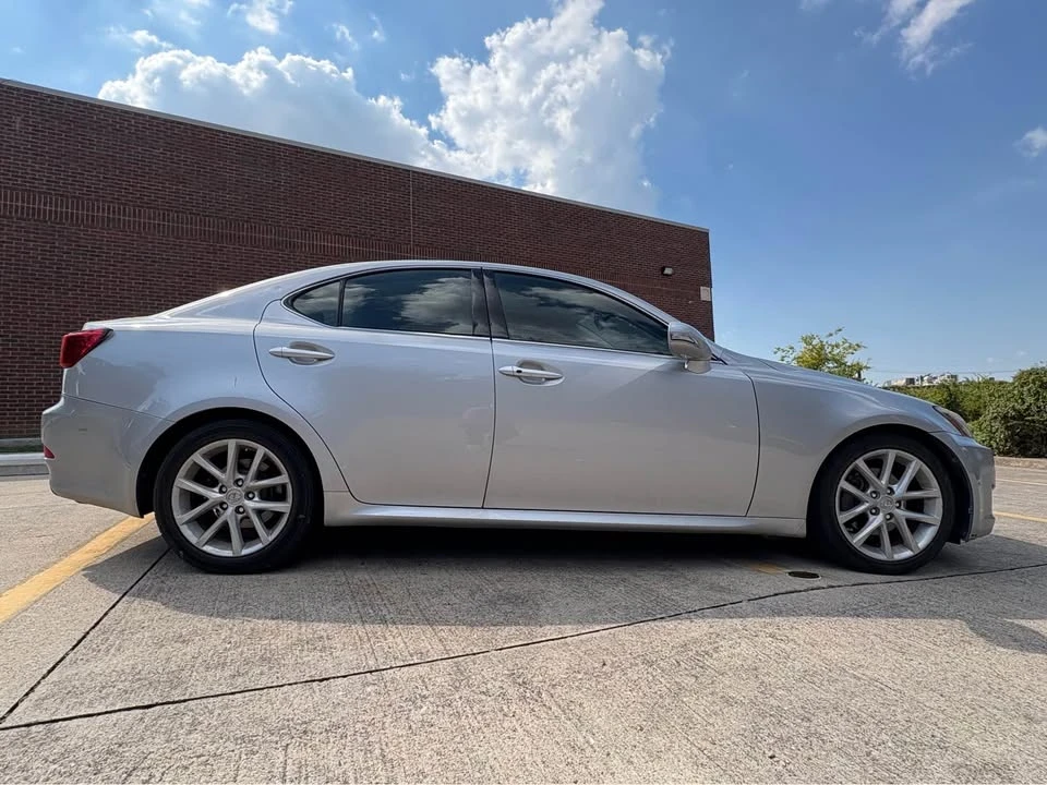 2010 Lexus IS 2nd Gen - Image 8 of 15