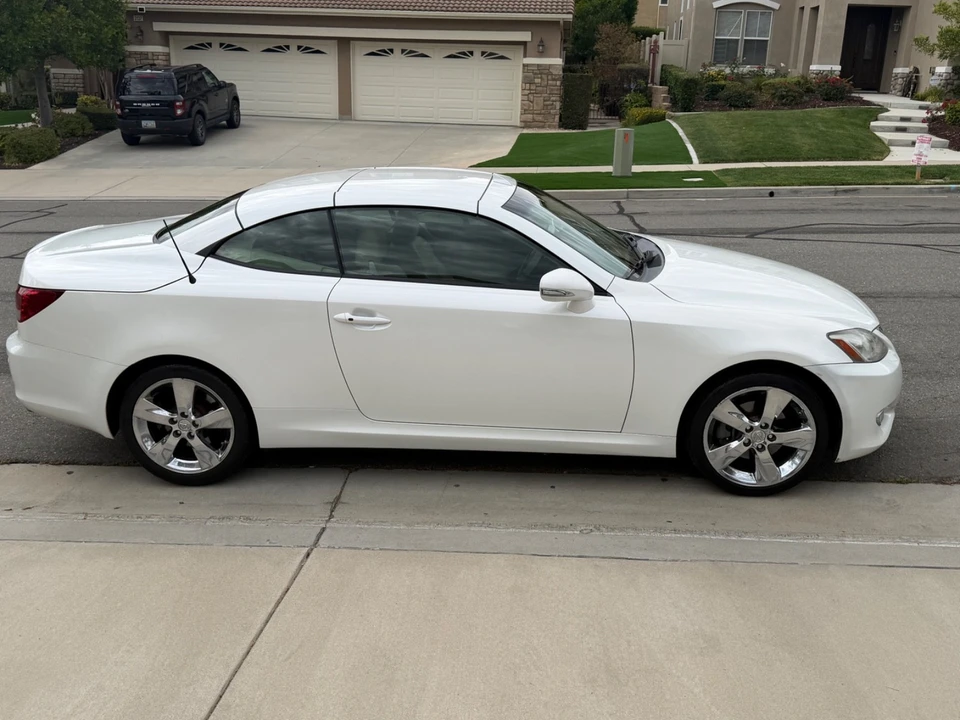 2010 Lexus IS 2nd Gen - Image 9 of 12