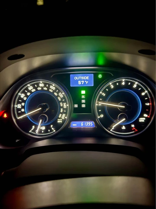 2010 Lexus IS 2nd Gen - Image 5 of 10