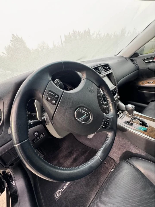 2010 Lexus IS 2nd Gen - Image 6 of 10