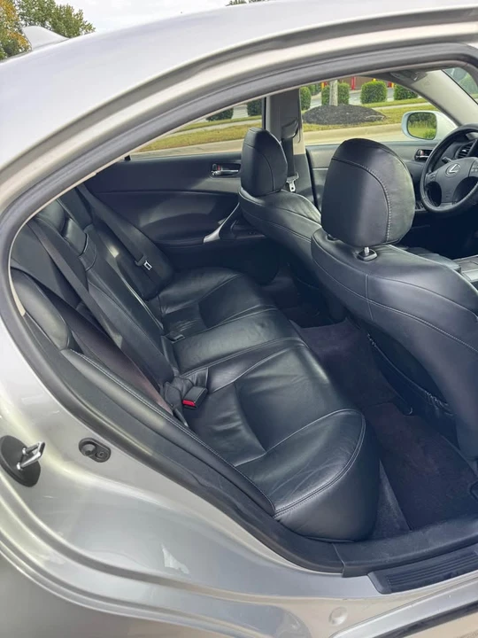 2010 Lexus IS 2nd Gen - Image 7 of 11