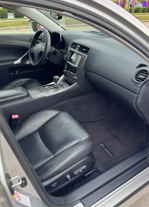2010 Lexus IS 2nd Gen - Image 6 of 11