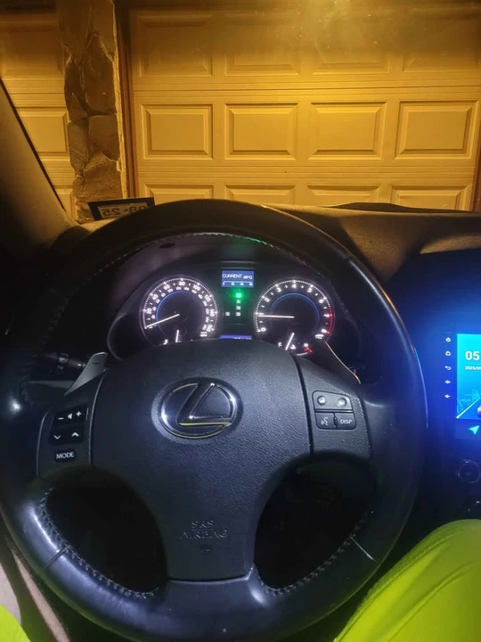 2010 Lexus IS 2nd Gen - Image 11 of 19