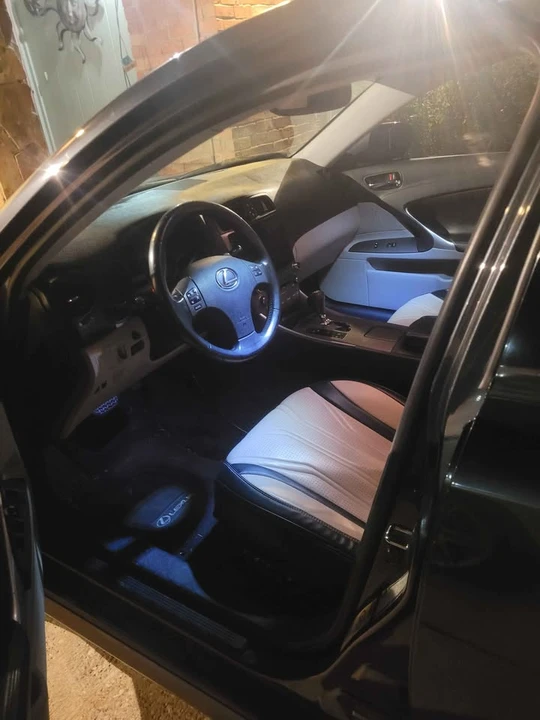 2010 Lexus IS 2nd Gen - Image 17 of 19