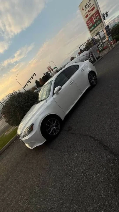 2010 Lexus IS 2nd Gen - Image 5 of 6
