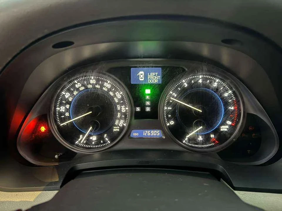 2010 Lexus IS 2nd Gen - Image 9 of 11