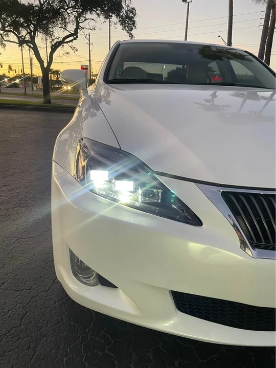 2010 Lexus IS 2nd Gen - Image 9 of 17