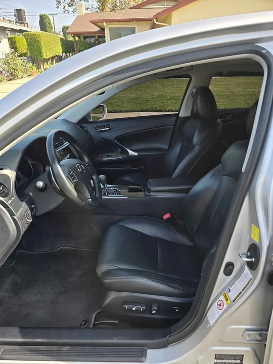2010 Lexus IS 2nd Gen - Image 16 of 20