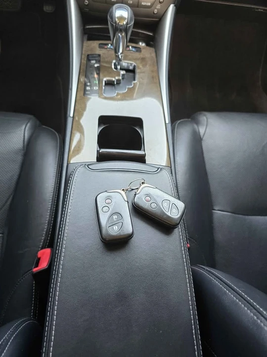 2010 Lexus IS 2nd Gen - Image 12 of 20