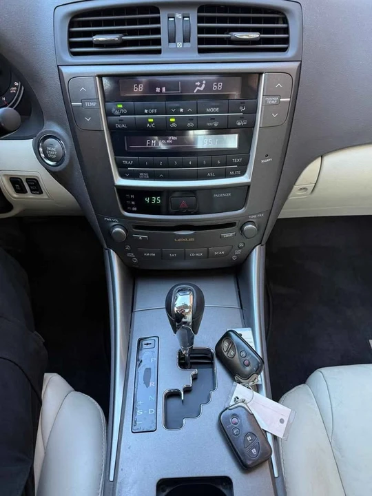 2010 Lexus IS 2nd Gen - Image 19 of 20