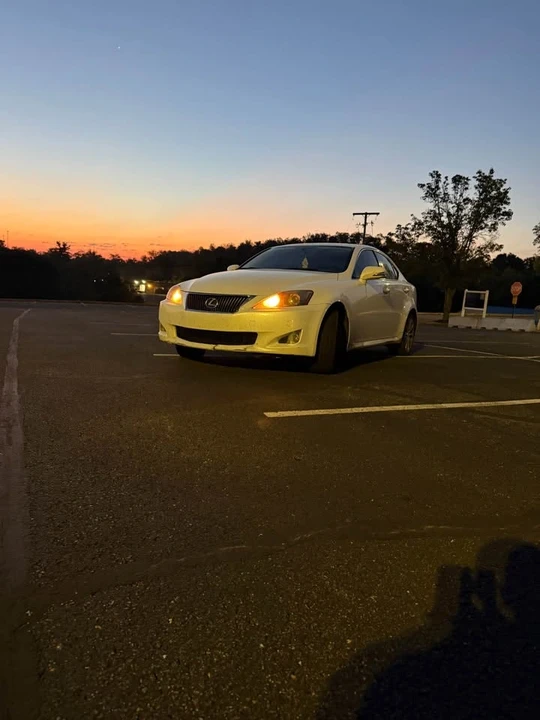 2010 Lexus IS 2nd Gen - Image 5 of 8