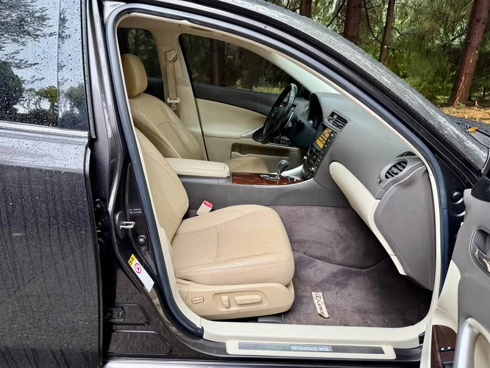 2010 Lexus IS 2nd Gen - Image 10 of 14
