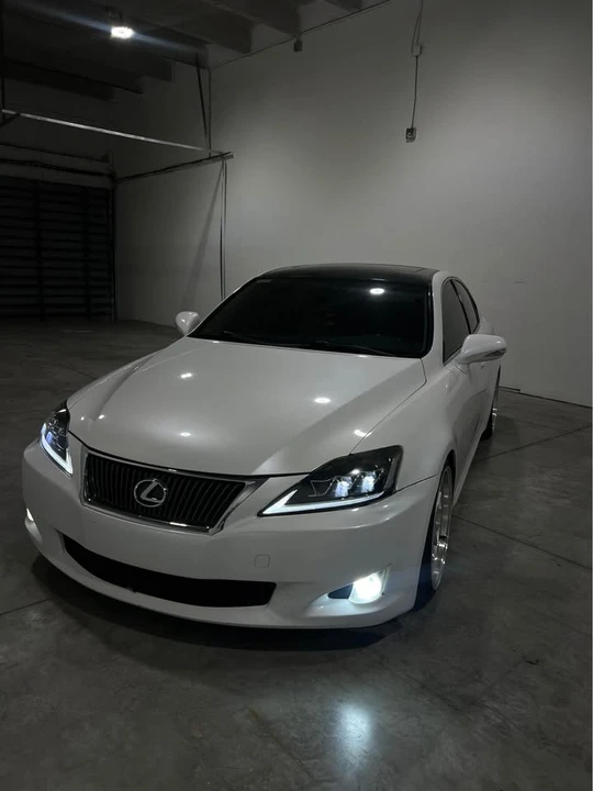 2010 Lexus IS 2nd Gen - Image 6 of 10