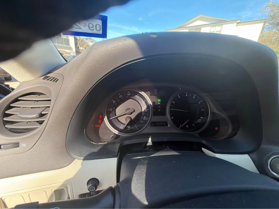 2010 Lexus IS 2nd Gen - Image 5 of 5