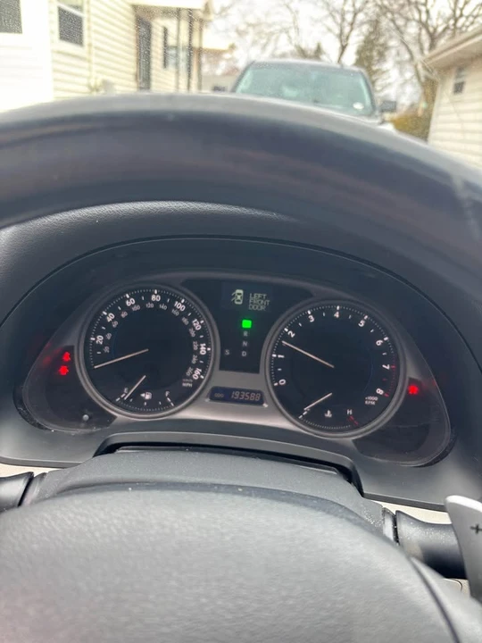 2010 Lexus IS 2nd Gen - Image 11 of 13