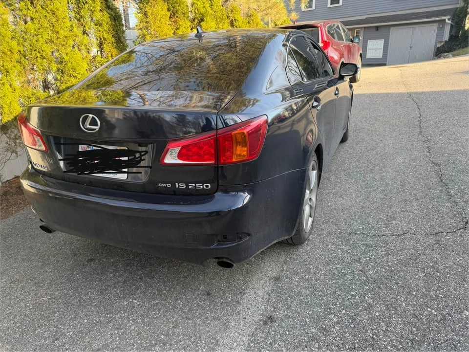 2010 Lexus IS 2nd Gen - Image 8 of 12